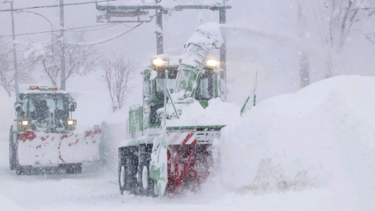 冬季の除雪作業風景から